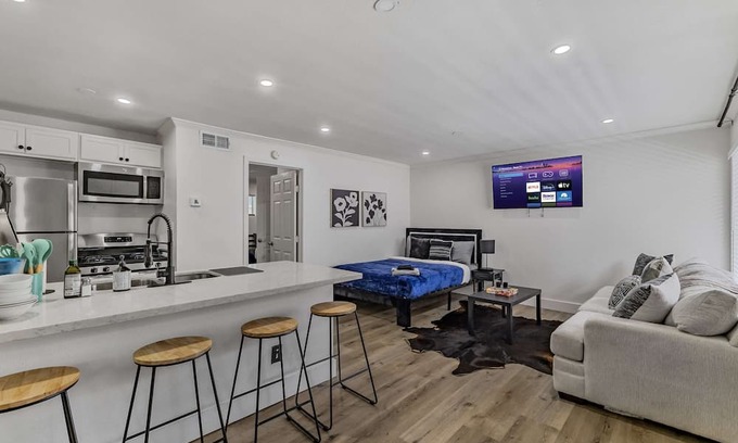 Hyde Park Apartment | 1BD Luxe Stay, Comfy Beds, Near downtown