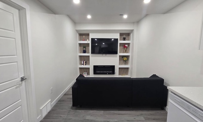Northwest Edmonton House | Modern Cozy 1-Bed Basement Apartment Suite | Private Entry & All Essentials