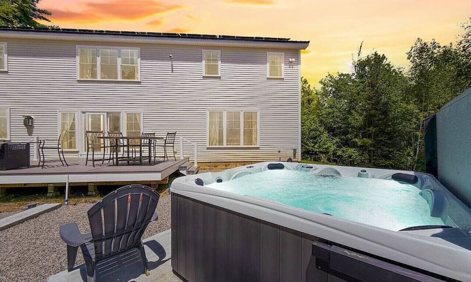 Center Conway House | Hemlock Hideaway | 4500 ft.² New Build w/Hot Tub