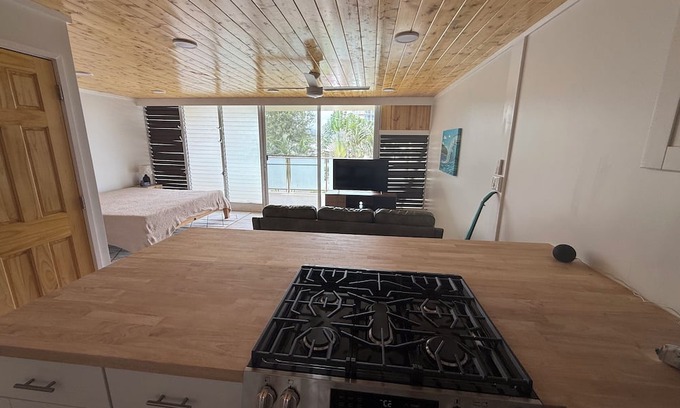 Punaluu Condo | Tranquil 1-bedroom condo on a sandy beach in Hauula