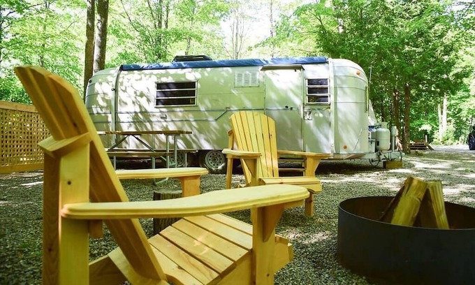 Miller Lake House | Vintage Renovated Airstream close to Tobermory