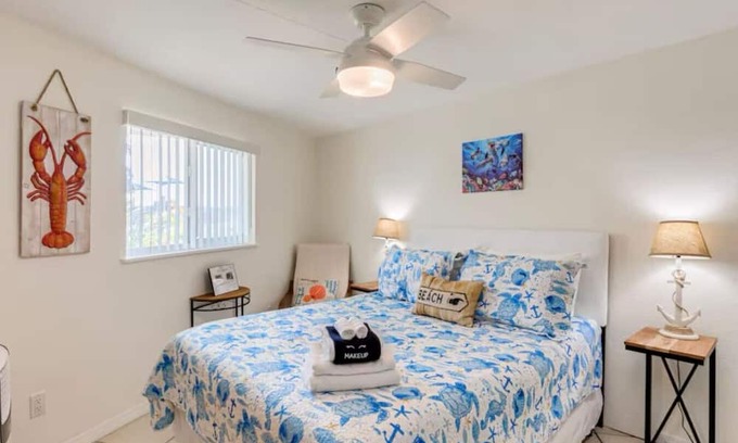 Cocoa Beach House | DolSeaside Serenity at Dolphin Den: Kayaks, Bikes & Beachside Bliss in Cocoa Beachphin Den - Cozy Studio 3 blocks to Beach
