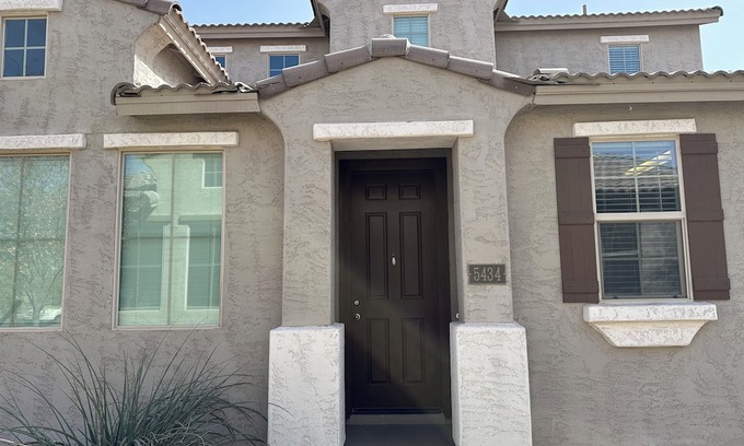 Estrella House | 3BR Home w/AC, WiFi, 75" TV + Extra Air Mattresses – Comfort for the Whole Crew!