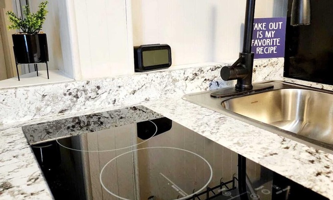 Ashland Apartment | Cozy compact Studio in Ashland, PA, High-speed Wi-Fi , AC & Complimentary coffee