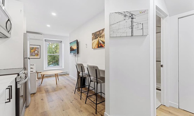 Gay Village House | New Boho Downtown 10 BIG bedrooms 7 Full Bath