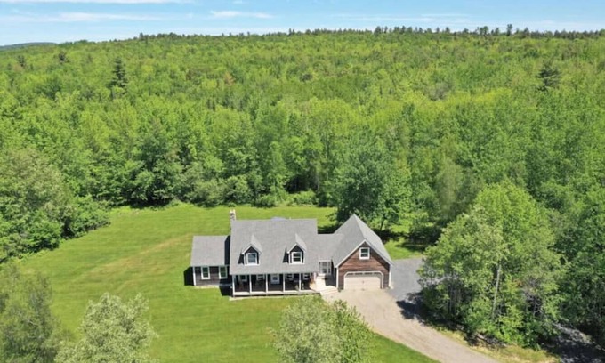 Belfast House | Timber Tide Retreat Just 15 Minutes to Belfast