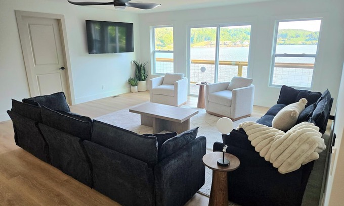 Alexander City House | Overlook Oasis on Martin