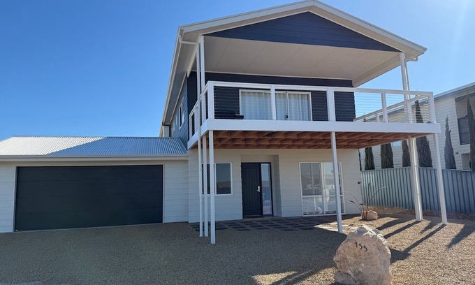 Para Wurlie House | Bayview Escape - Sea views from balcony! Off Peak Special!