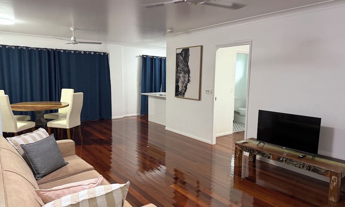 Westcourt Apartment | Modern & Stylish Stay – Close to Everything in Cairns