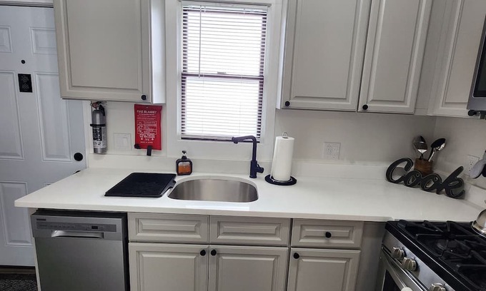 Warwick House | Remodeled 1-bedroom house in Warwick near beaches. Centrally located