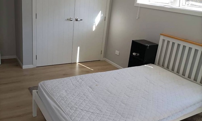 Bucklands Beach Apartment | Cozy sunny large room with bathroom & basic cooking & laundry & own entrance