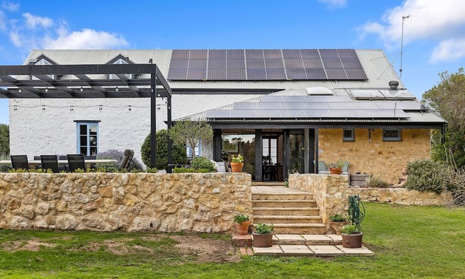 Nangkita House | Historical Cheese Factory Retreat - 727 Randell RD