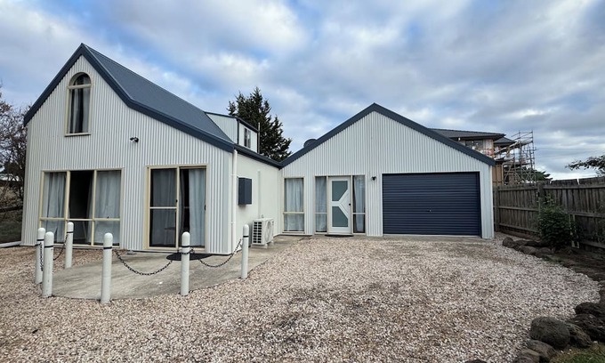 Coronet Bay House | Room for the biggest Boat, pet friendly