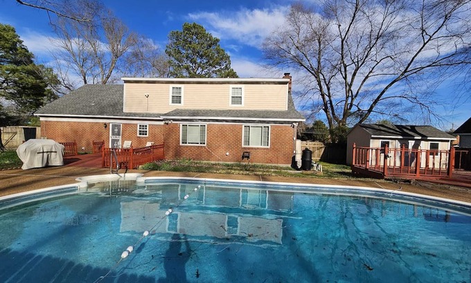 Southwind House | 5-BR Home with POOL Near Collierville - Primary Master Bedroom Downstairs.