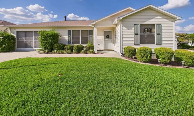 Woodbury House | Welcoming in Woodbury