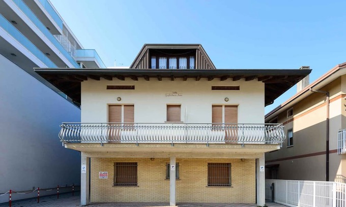 Lignano Sabbiadoro Apartment | Holiday apartment with balcony and air conditioning