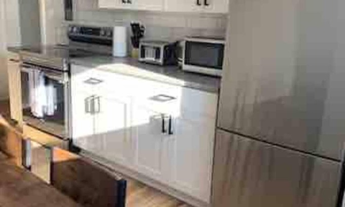 Cornwall Apartment | Bright 1-BR APT, Prime Location
