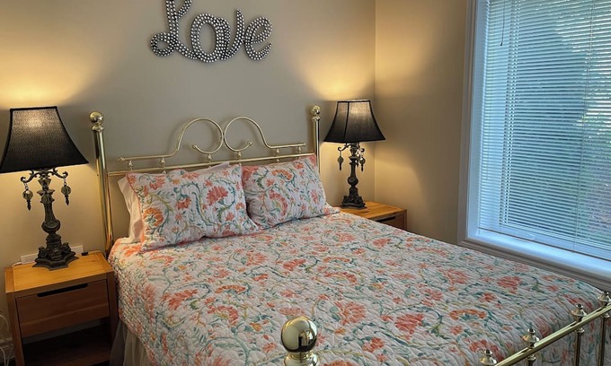 Cressy Apartment | Welcome to Sunset View – Your Lakeside Retreat in Prince Edward County