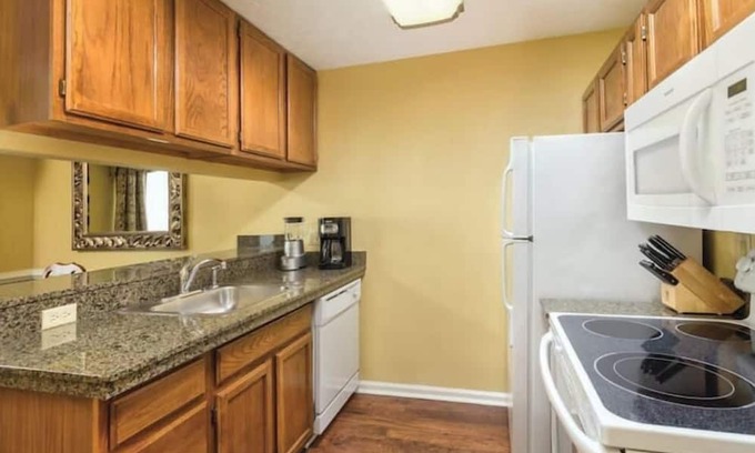 Williamsburg Apartment | 2 bdrm suite, Patriots Place, VA