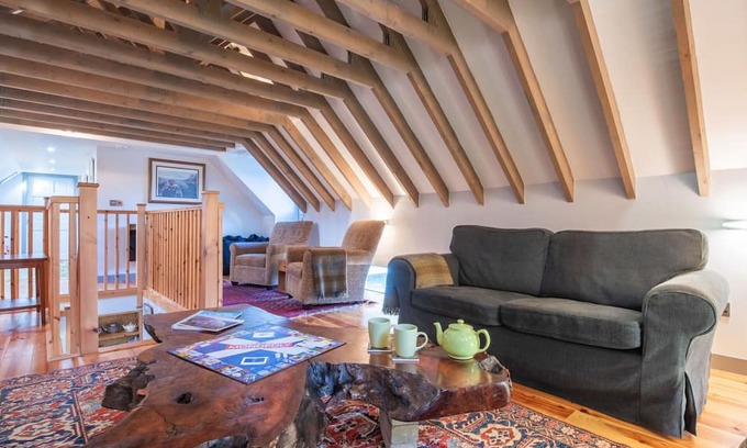 Invermoriston House | Stunning private villa for 6 guests with WIFI, TV and parking