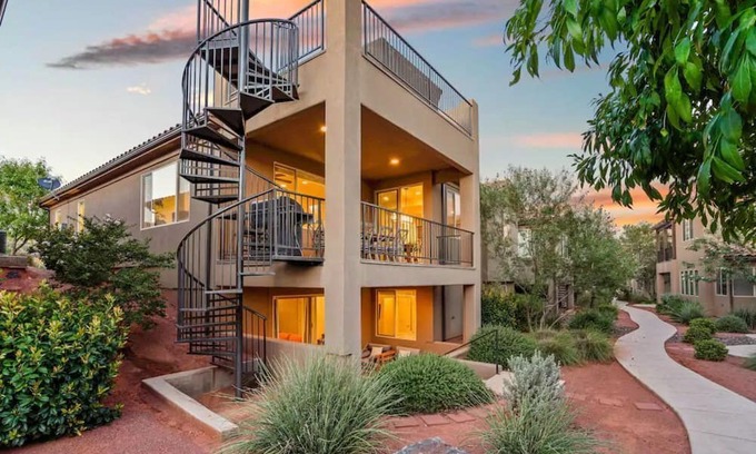 Santa Clara House | Entire Home - *Paradise Pools* Two King Suites*