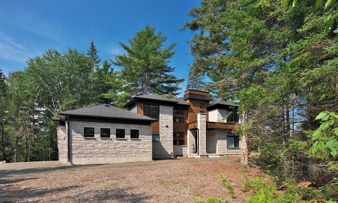Dwight Cottage | Newly Built Retreat - Fire pit, Games, Nespresso