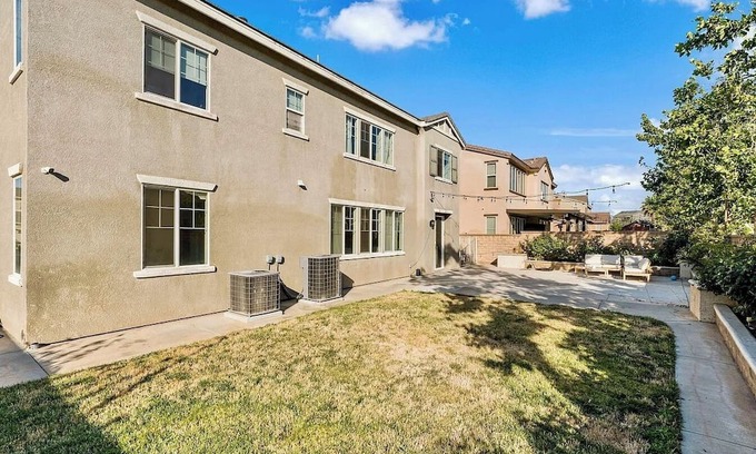 Palmdale House | 3-bedroom princess house in superb Palmdale with AC,. Enjoy your stay low rent