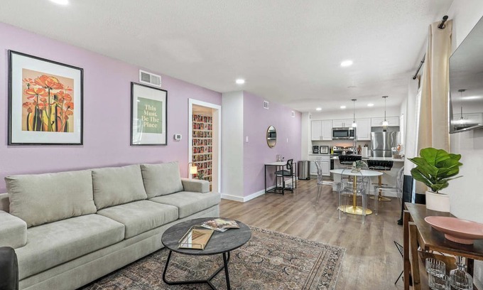 Vickery Place Apartment | The Modern Muse Summa