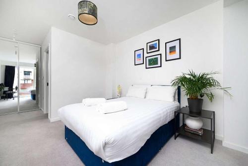 Canning Town South Apartment | Private Room in Stunning Flat in London