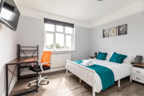 Bradley Stoke House | Dove Court Travel Lodge 4 - First Floor Ensuite
