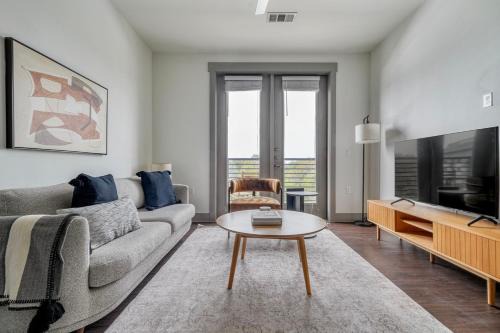 Govalle Apartment | East Austin 1br w gym pool access to airport ATX-218