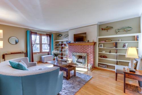 West Haven House | Pet-Friendly West Haven Rental Walk to Beach!